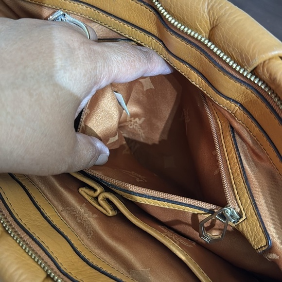 MCM Imprente No strap - Picture 9 of 9